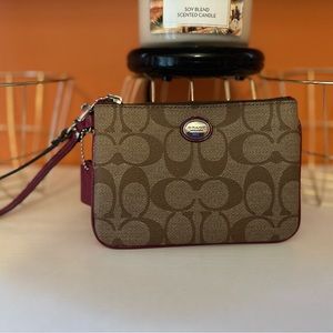 NWOT COACH Signature Print Wristlet ~ Burgundy trim.Signature Coach logo